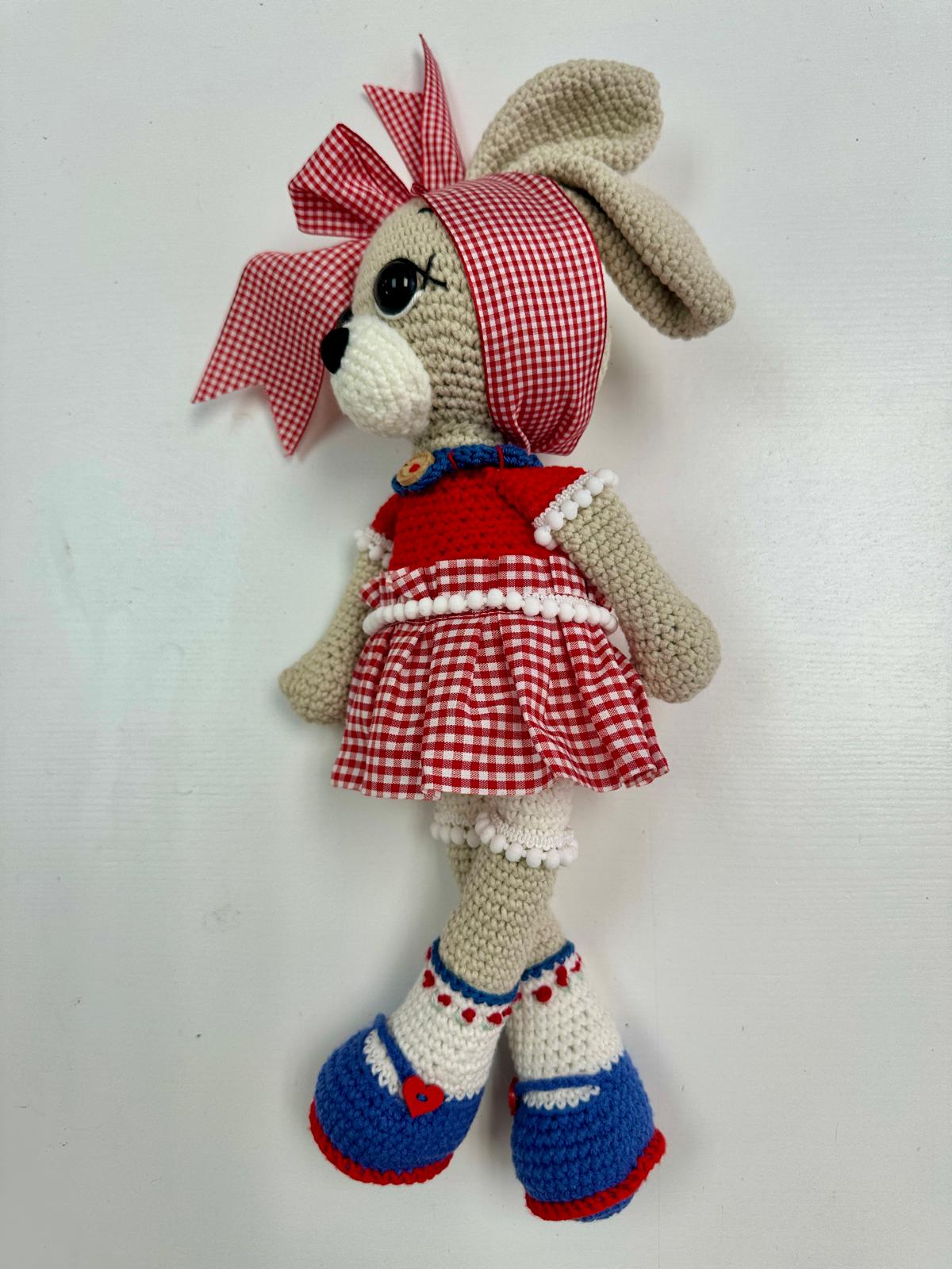 amigurumi conejo lazo perfil